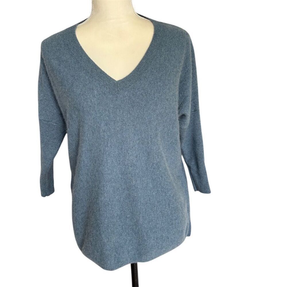 Subtle Luxury Women's V-Neck Cashmere Sweater Blue Size S Pullover